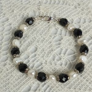 Freshwater Baroque White Pearl Black Faceted Czech Glass Beaded Bracelet 7¼"